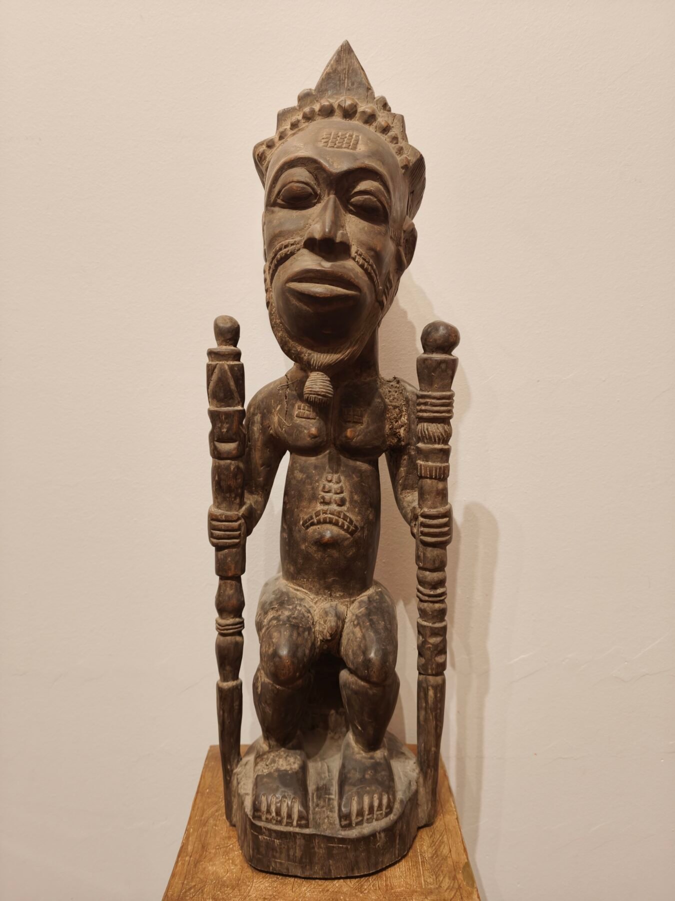 Figura ceremonial de dignatario sedente (Fumu)