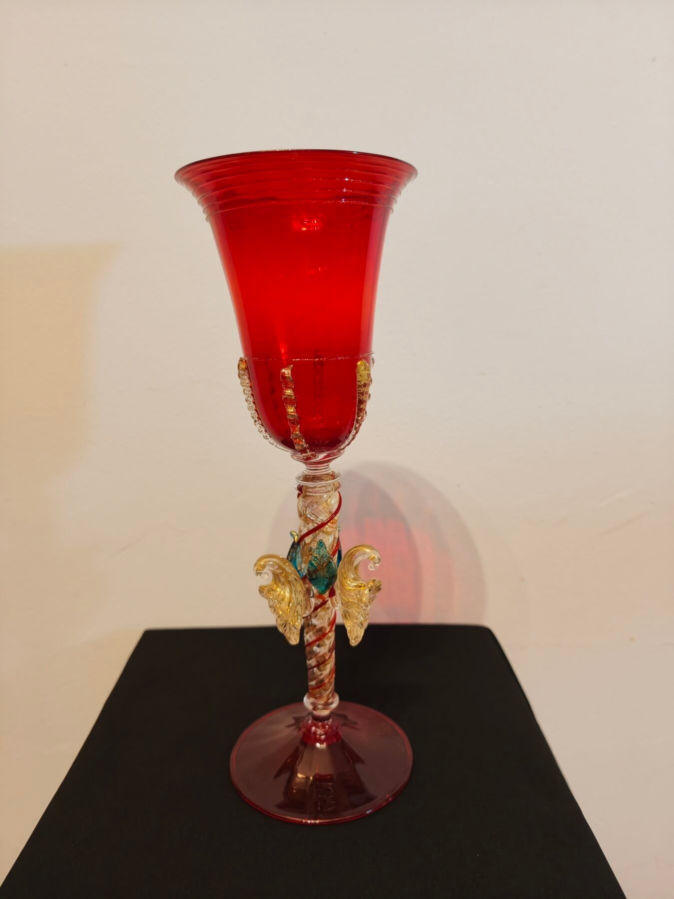 Tipetto Monumental de Murano en Cristal Rubí y Oro