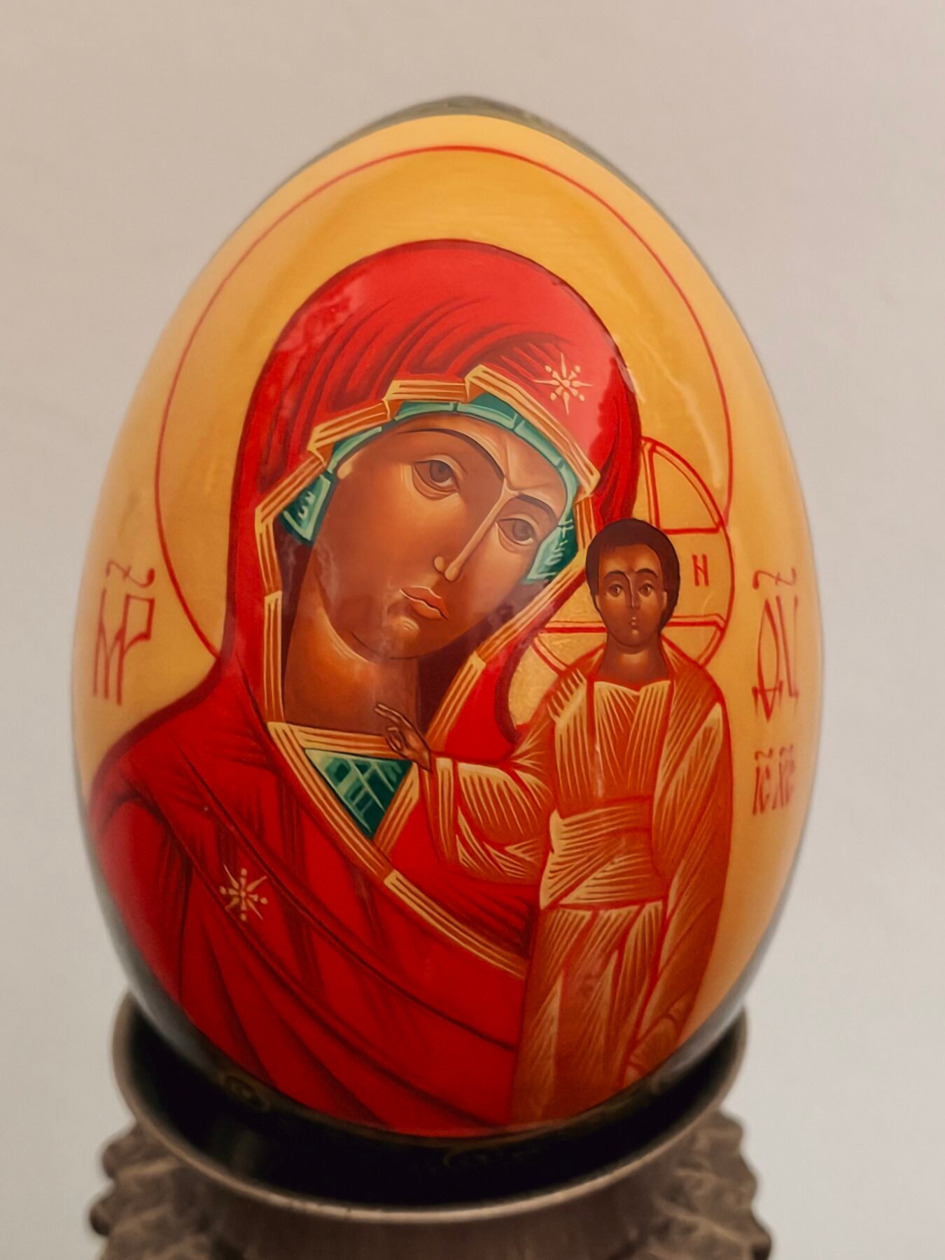 Huevo Ruso de Pascua Lacado en Madera «Virgen de Kazán» Firmado
