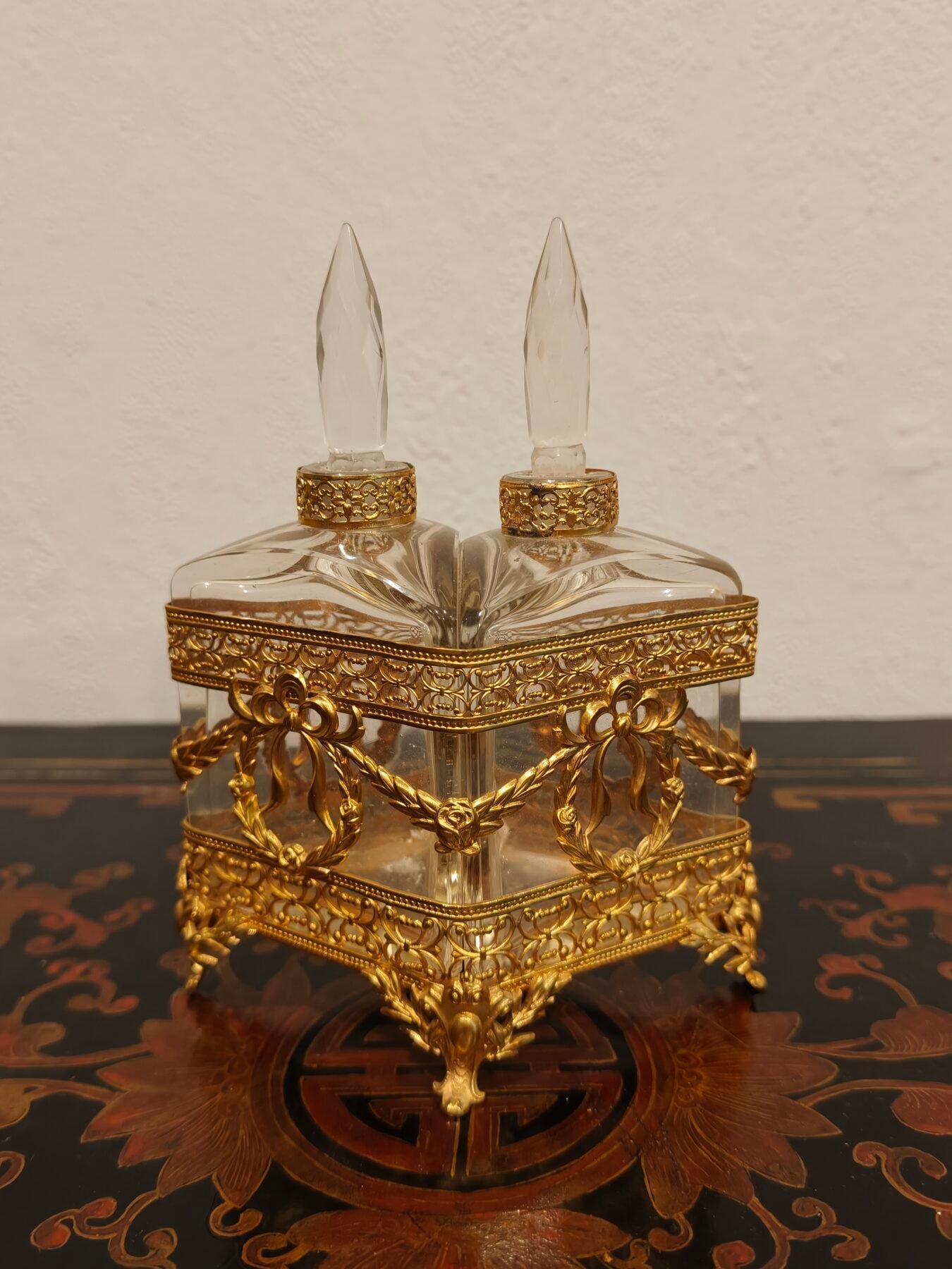 "Servante de parfum" Napoleón III en bronce sobredorado y cristal tallado